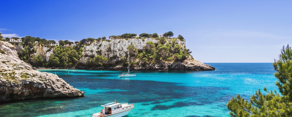 Noleggiare una barca a Minorca con o senza licenza: