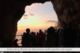 Tramonto dalla grotta principale della Cova d'en Xoroi