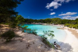 Cala Turqueta: una playa de Menorca ideal para ir con niños