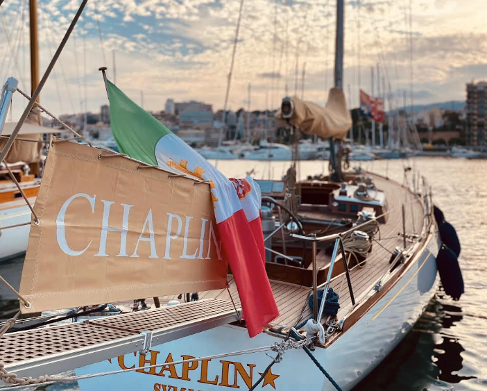 La barca a vela “Chaplin” della Marina Militare Italiana può essere visitata a Mahón questo fine settimana