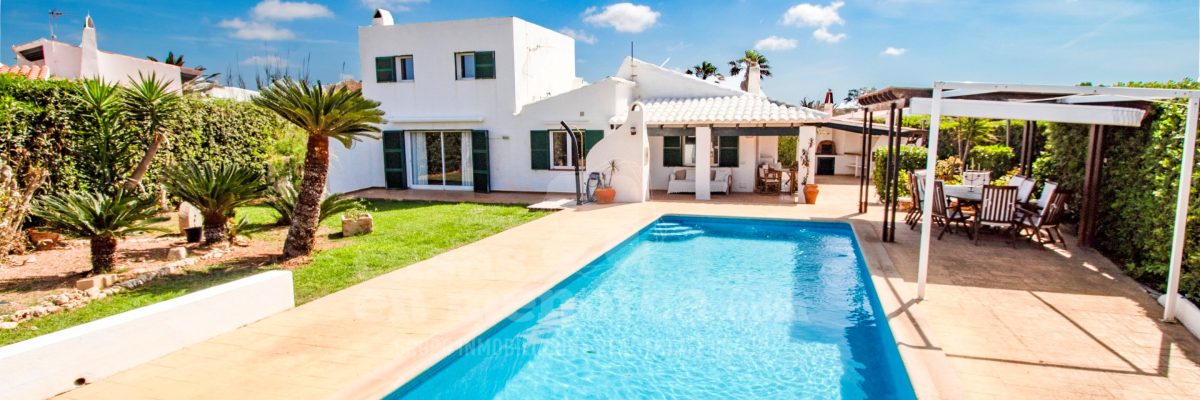 Chalet mediterraneo in vendita sulla costa sud di Menorca