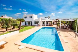 Chalet mediterraneo in vendita sulla costa sud di Menorca